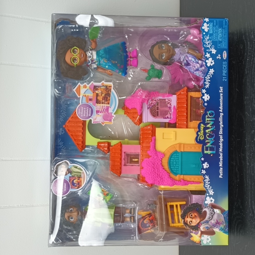 NIB DISNEY ENCANTO PETITE MIRABEL MADRIGAL STORYTELLING ADVENTURE SET